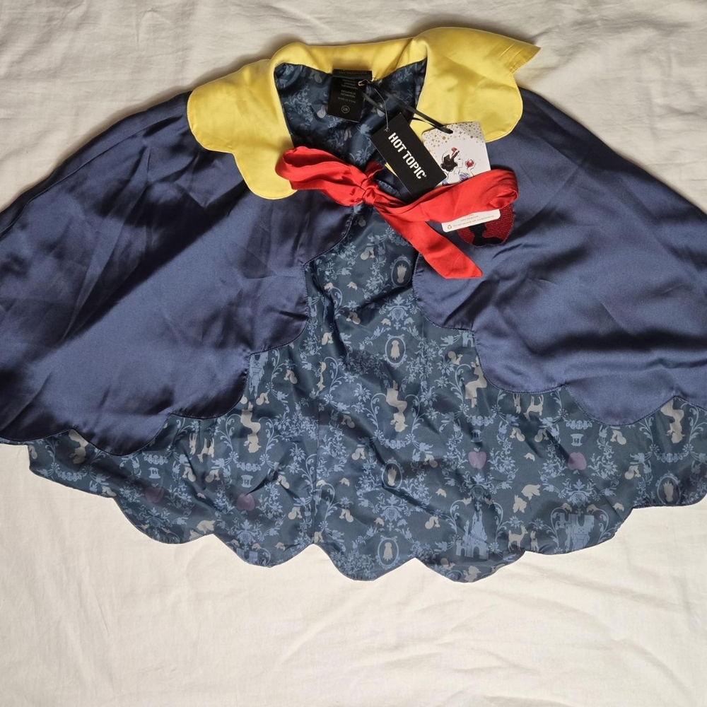 Snow White Cape